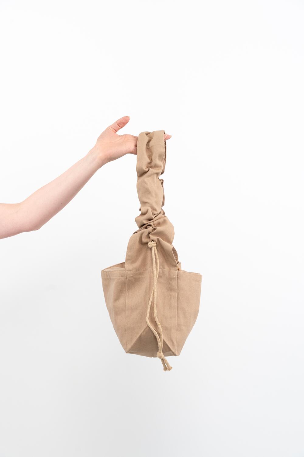 Ruffle shopper - lysebrun